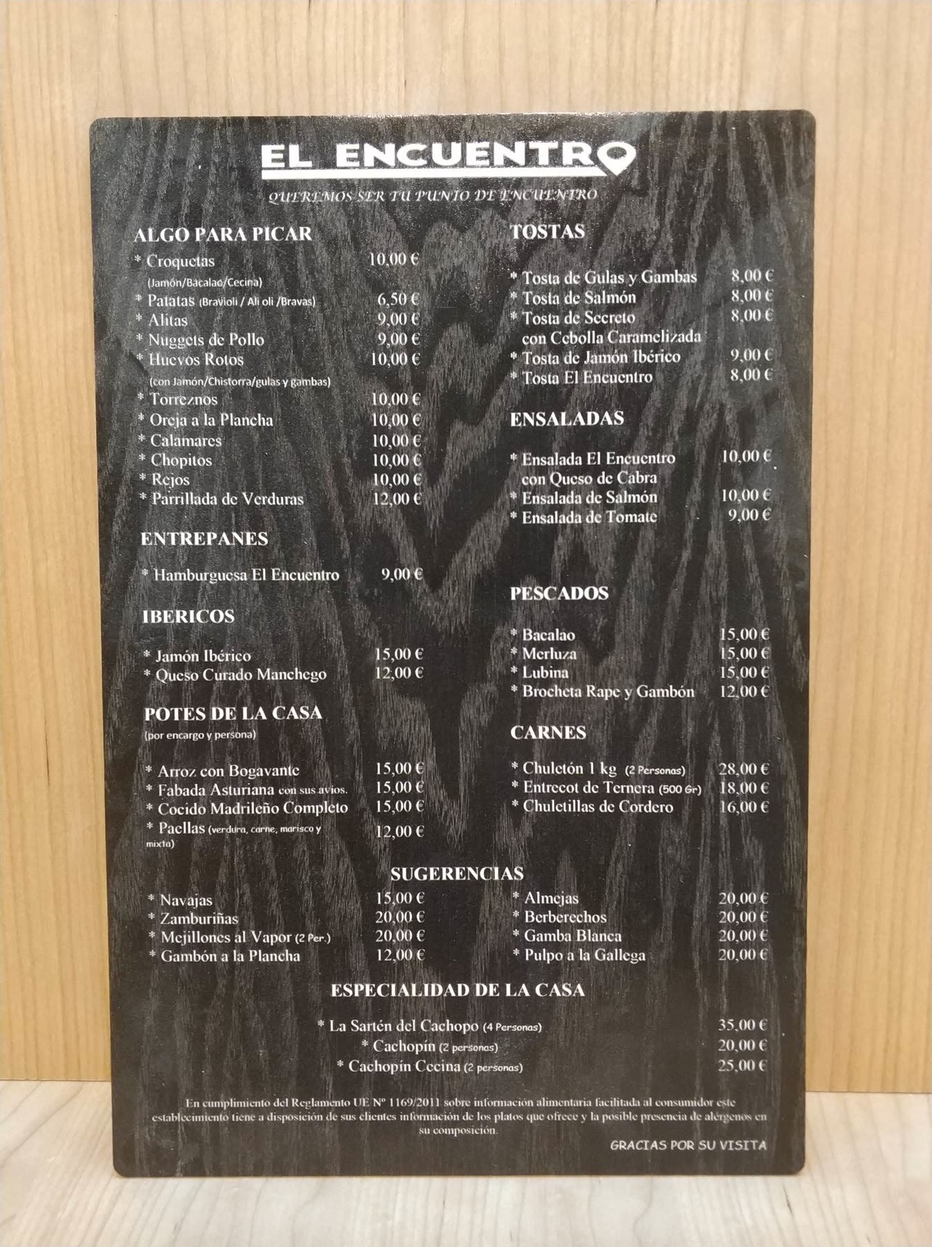 Carta completa de restaurante impresa con tecnología UV directamente sobre madera