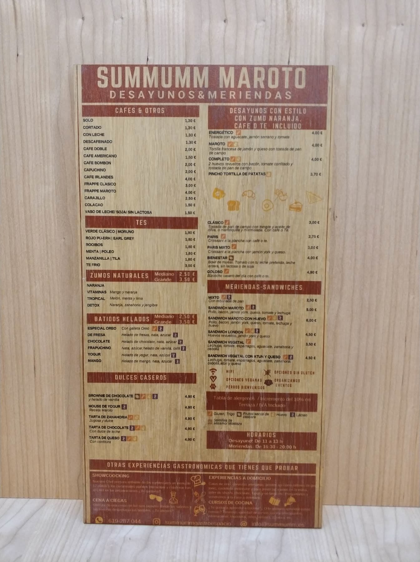 Carta de restaurante impresa en UV sobre madera vista con acabado barnizado